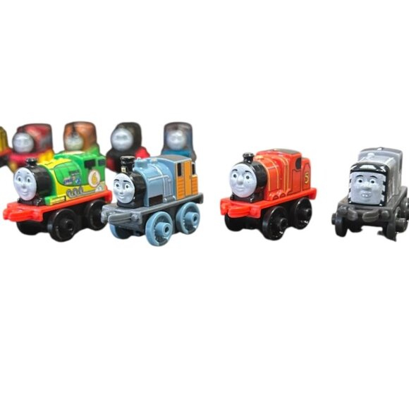 Lot of 32 Thomas & Friends Minis Trains Frozen Tootsie Roll Blow Pop Toys Small - Picture 7 of 10